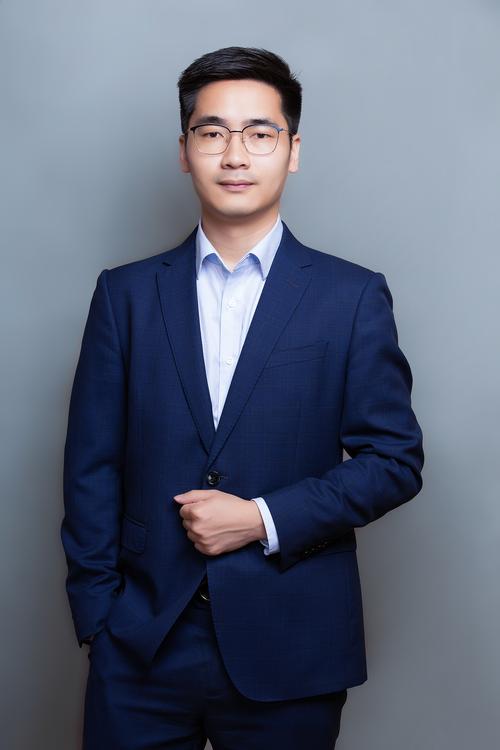 雷晓琼 视觉与舞美负责人